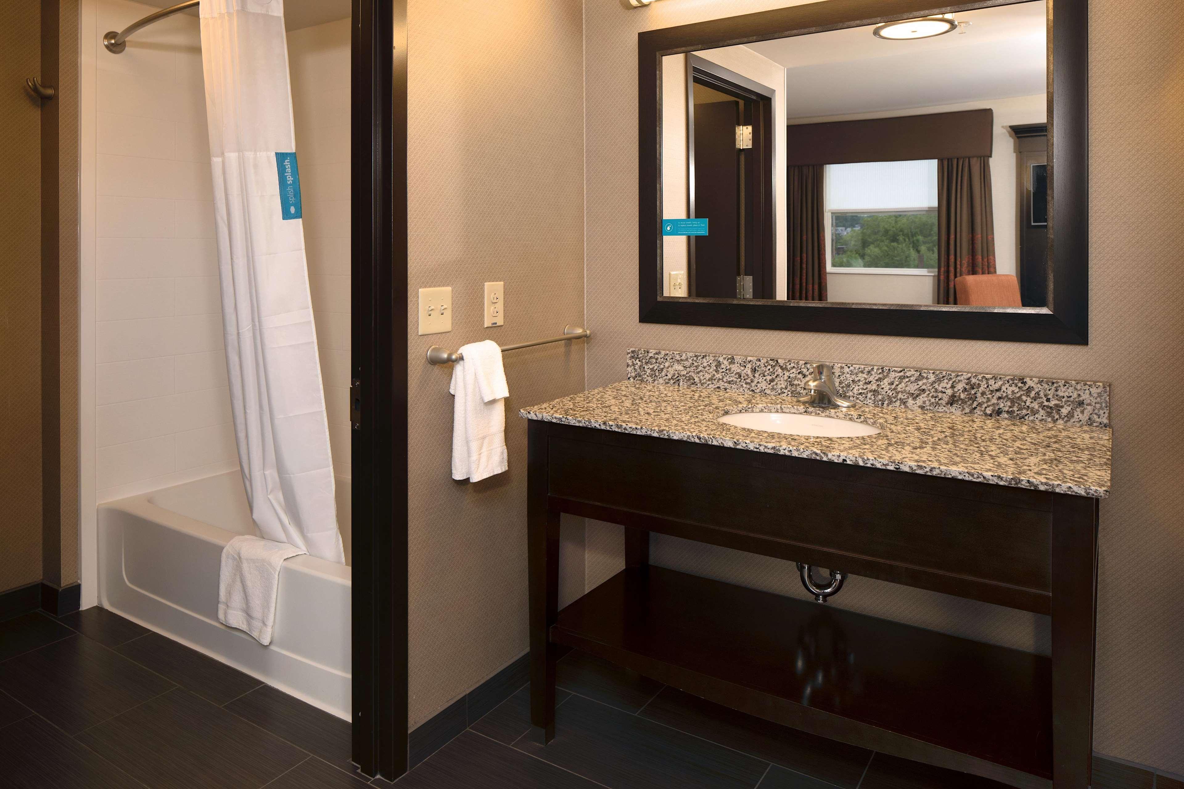 Hampton Inn Lewiston-Auburn Екстериор снимка