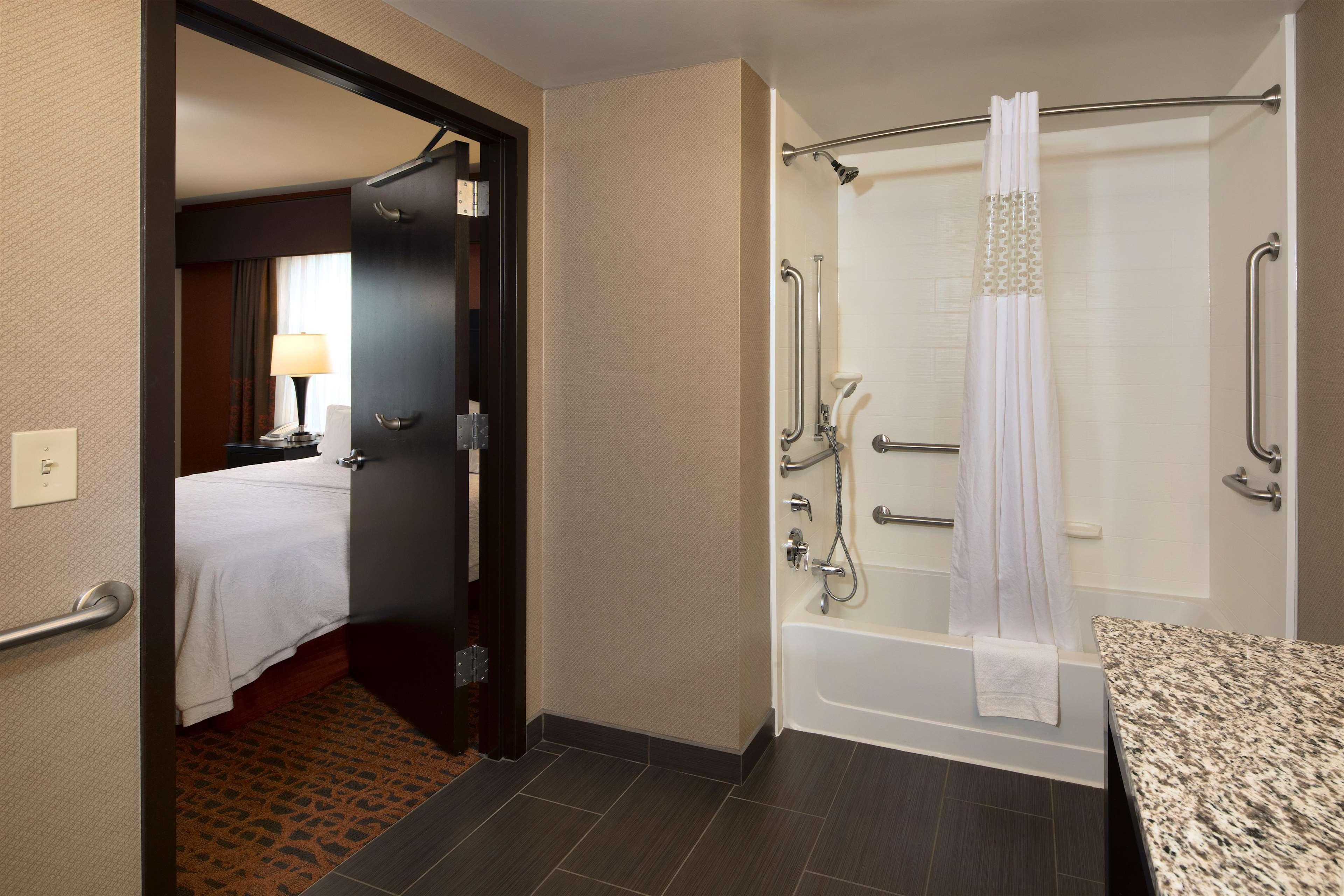 Hampton Inn Lewiston-Auburn Екстериор снимка